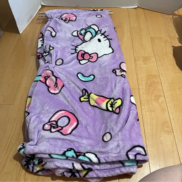 New hello kitty candy purple plush blanket throw - Picture 2 of 3